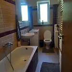 Zastavka V Lazenskem Trojuhelniku 4 *