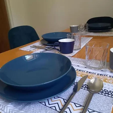 Zastavka V Lazenskem Trojuhelniku 4 *